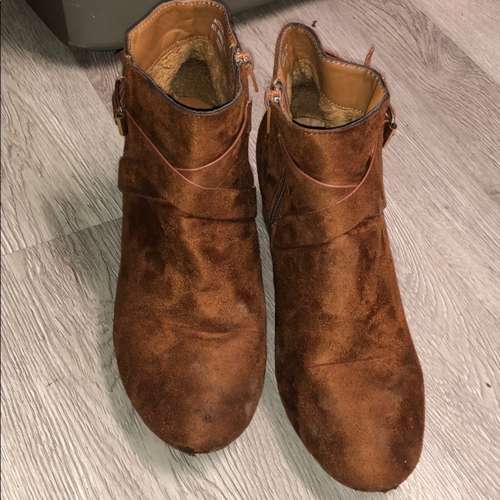 Brown ankle booties boots size 7 W
